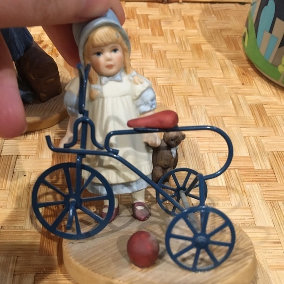 🎈🎈🎈JAN HAGARA figurine trike it metal tricycle Lisa and the jumeau doll - Picture 4 of 6